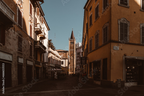 Historische Geb  ude und Gassen von Parma in Italien Toskana