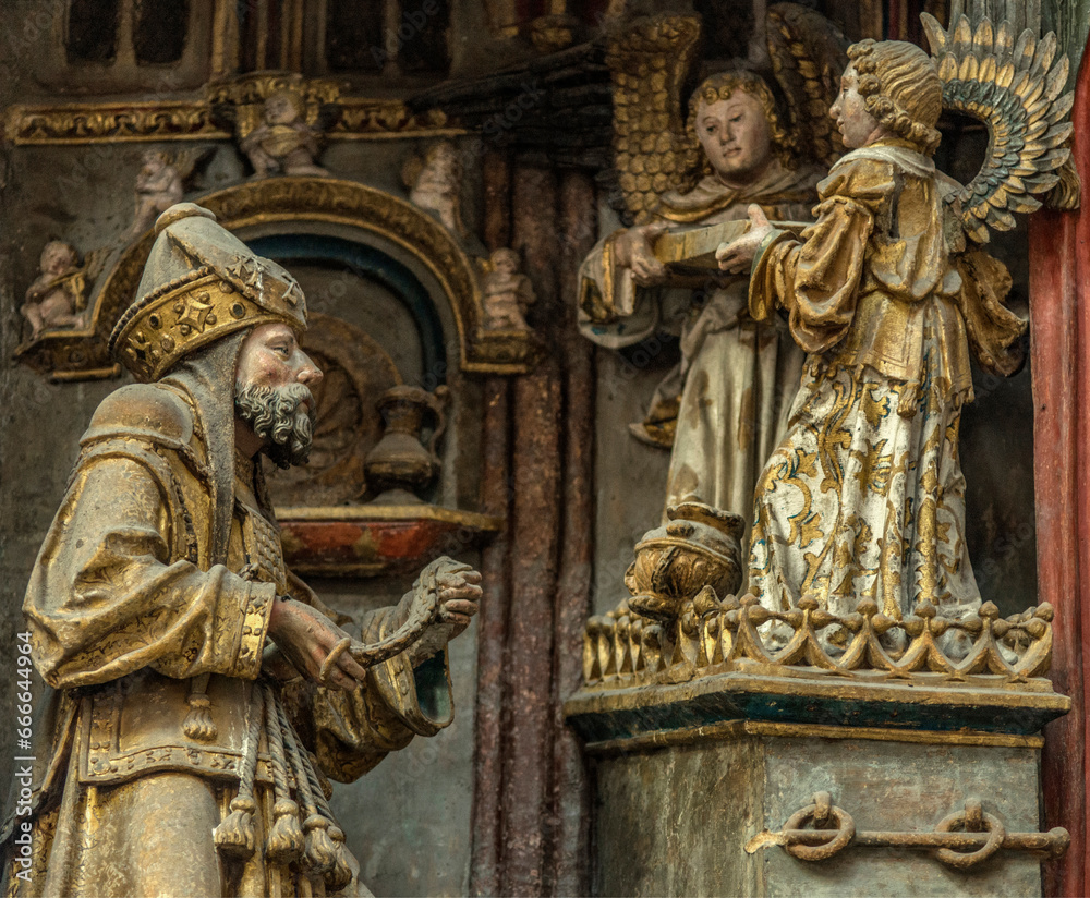 Statues saintes dans la cathédrale Notre-Dame d'Amiens, Somme, France
