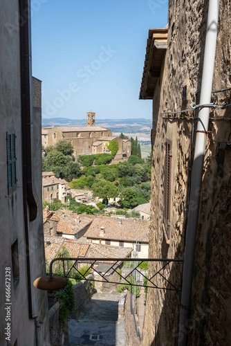 Paisaje iglesia toscana