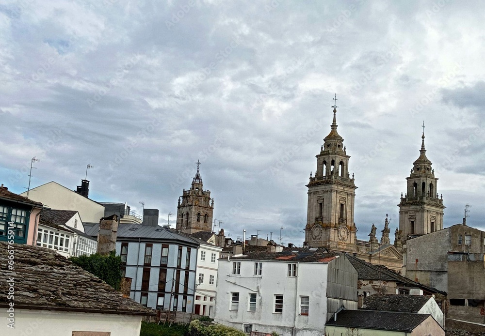 Panorámica de la Catedral de Lugo desde la Muralla romana, Galicia