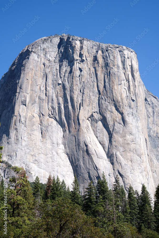 El Capitan Close-up: Yosemite's Majestic Granite Monolith El Capitan Close-up: Yosemite's Majestic Granite Monolith