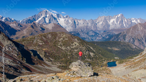 Slika na platnu Monte Bianco e Grandes Jorasses sul lago d'Arpy, Val d'Aosta