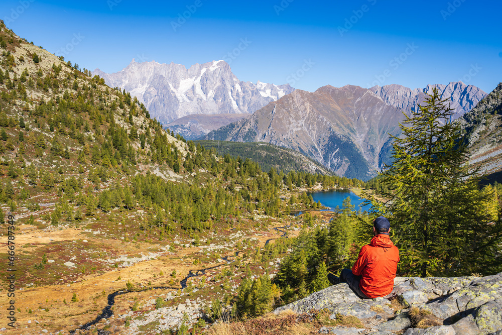 Monte Bianco e Grandes Jorasses sul lago d'Arpy, Val d'Aosta