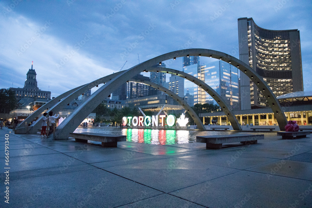 Fototapeta premium Beautiful view of The Toronto Sign is an illuminated three-dimensional sign in Nathan Phillips Square in Toronto, Canada
