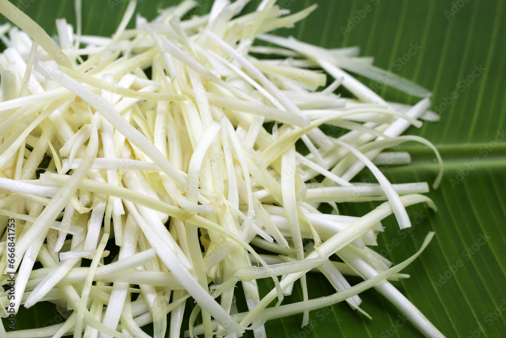 White garlic chives on banana leaf