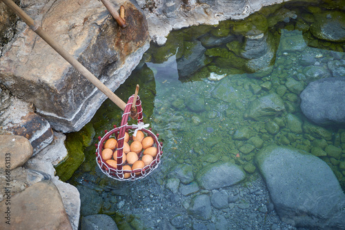 Boil eggs in hot springs