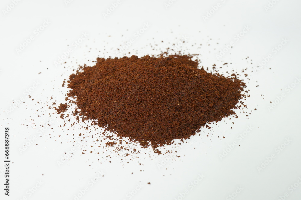 The coffee has already been ground. The coffee has already been ground.
