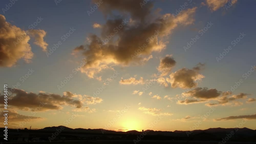 青空が残る夕陽 夕方 日没 青空が残る夕陽 夕方 日没