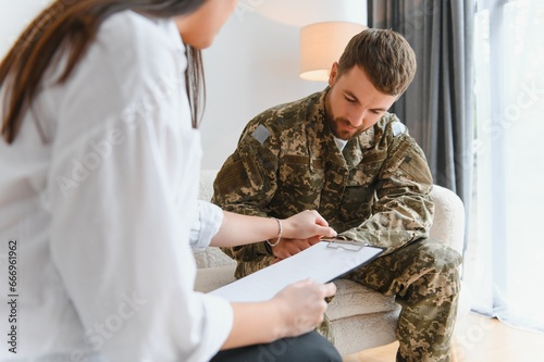 Obraz na plátně Psychologist supporting military officer in office