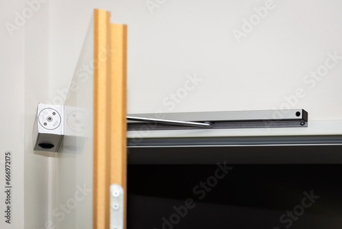 Fotografie Door Closer Overhead in Entrance Door