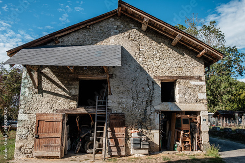 Maison traditionnelle paysanne du Bugey dans l'Ain.
