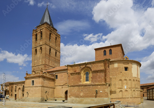 Quadro su tela Historic walled city Madrigal de las Altas Torres - Madrigal of the high towers,