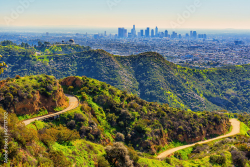 Obraz na płótnie Exploring the Hollywood Hills: Griffith Observatory and LA Skyline