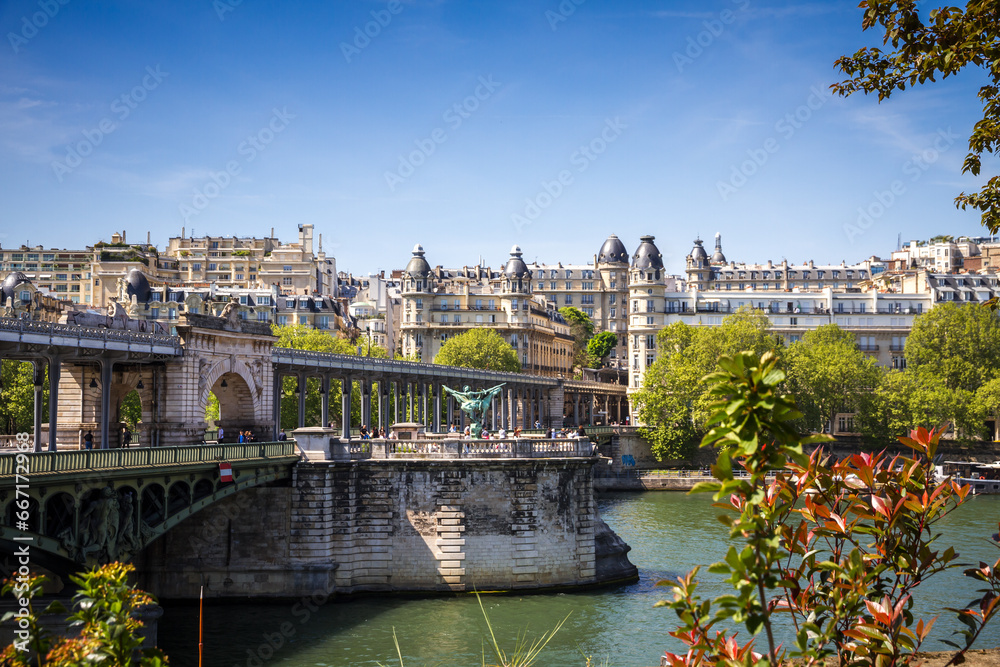 Pont de Bir-Hakeim and subway, Paris, France