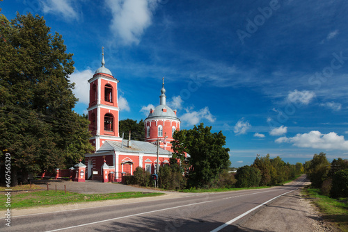 Obraz na płótnie Red orthodox church in Moscow Region, Russia w salonie