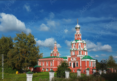 Obraz na płótnie Red orthodox church in Moscow Region, Russia w salonie