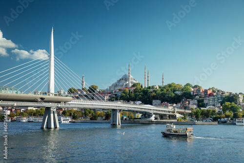 Obraz na płótnie Istanbul cityscape. View on the Golden Horn Bridge and the Suleymaniye Mosque. w salonie