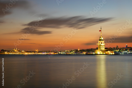 Obraz na płótnie Sunset view of the Maiden Tower and Istanbul skyline, Turkey w salonie