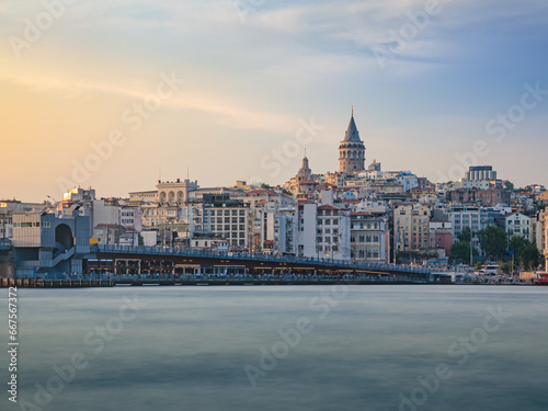 Obraz na płótnie Panoramic view of Galata Bridge over the Golden Horn and Galata Tower in Karaköy, Istanbul, Turkey w salonie