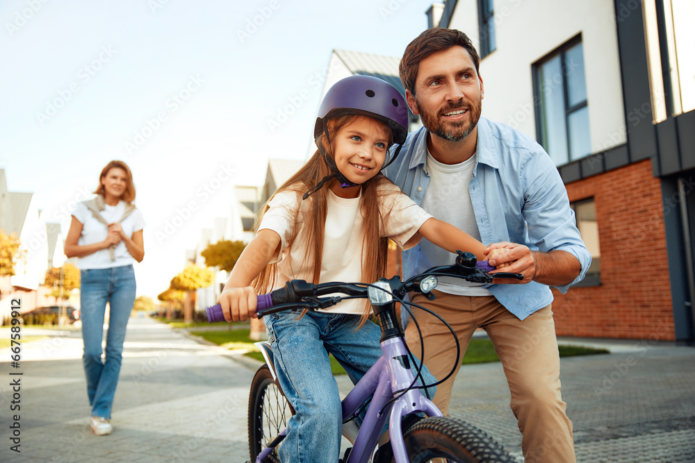 Obraz premium Moving, buying a home. Family shooting.