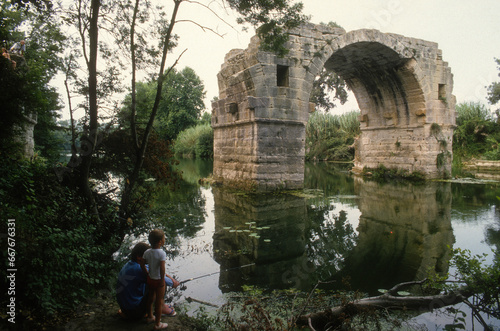 Obraz na płótnie pont Romain, pont Ambroix, pont d'Ambrussum, 30, Gallargues le Montueux, Gard, r