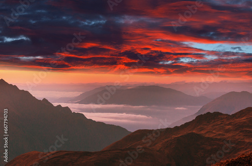 Mountains on sunrise © Galyna Andrushko