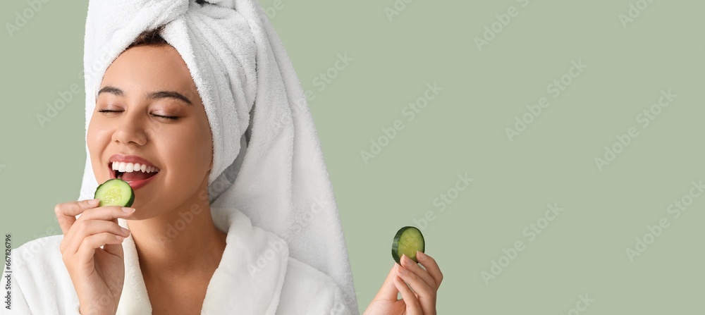 Φωτογραφία Beautiful young African-American woman with cucumber slices on green background with space for text