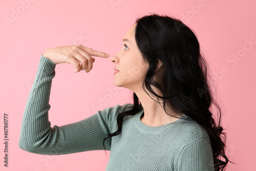 Portrait of pretty young wo...