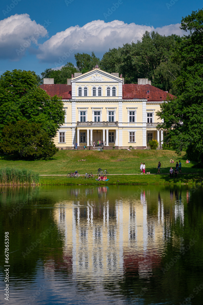 Polska architektura pałacowa w Złotym Potoku