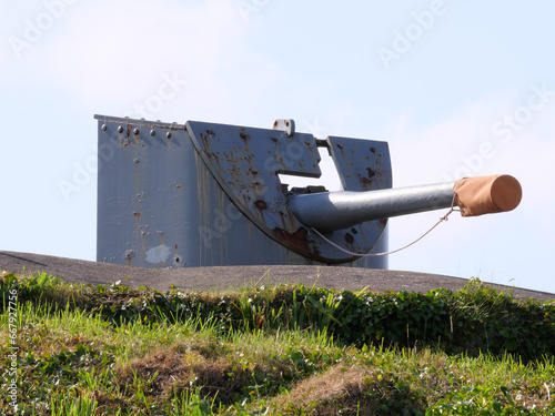 Kanone zur Abwehr von Schiffen aus dem Zweiten Weltkrieg auf Pendennis Castle bei Falmouth England photo