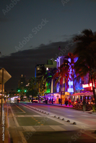 night city street miami south beach ocean drive © rafaelnlins
