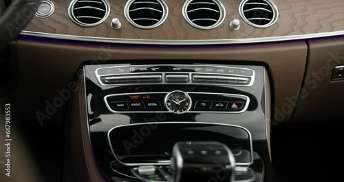 mercedes-benz E-class w213 center panel detail