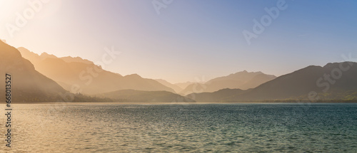 Cuadro en lienzo Magnificent panorama from the banks of the lake, in Annecy, at the rising sun, H