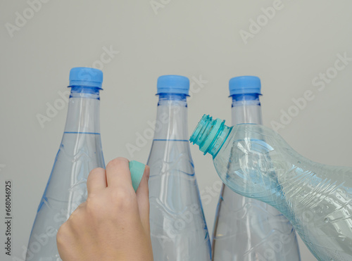 plastikowe butelki po wodzie, segregacja śmieci