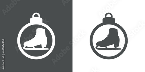 Tiempo de Navidad. Bota para patinaje sobre hielo. Logo con silueta de bola de navidad con patín para hielo para su uso en invitaciones y felicitaciones
