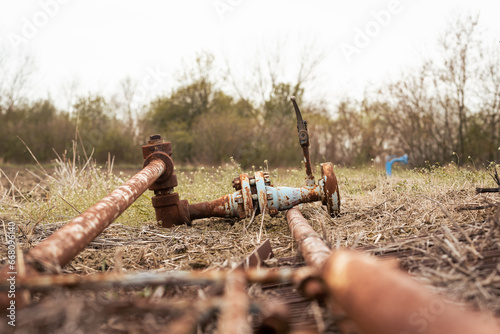 Obraz na plátně Old rusty metal gas pipe, left on a field, abandoned pipeline.
