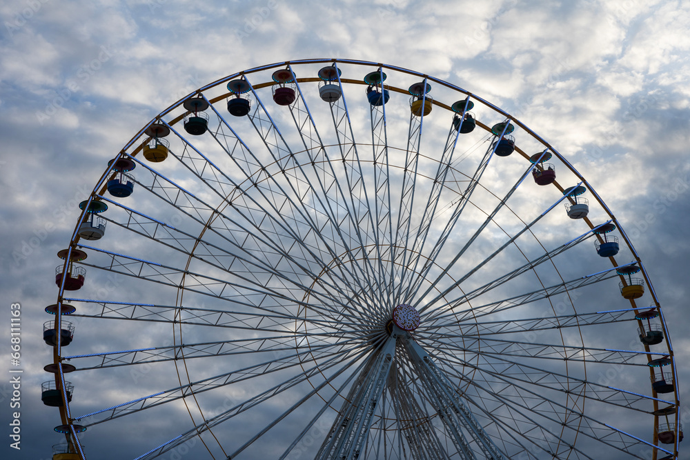 Holiday Day in Le Barcarés; Ferris Wheel under Overcast Christmas Lights. Holiday Day in Le Barcarés; Ferris Wheel under Overcast Christmas Lights.