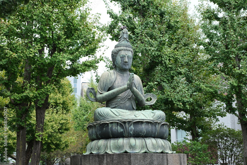 Buddhas at Sensō-ji buddhist temple in Tokyo, Japan