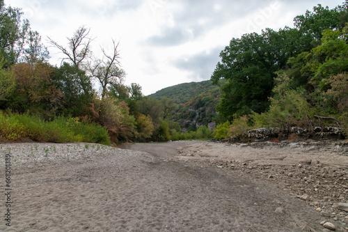 Sècheresse : rivière à sec - la Cèze