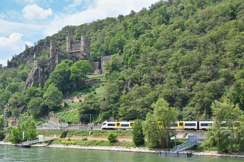 Fototapeta premium Rhine Cruise, Burg Rheinstein, Germany