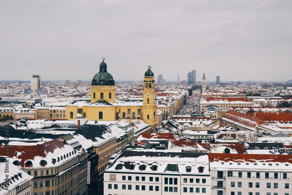 Naklejka premium Bavarian charm meets modern flair in Munich, a vibrant city with a rich history and culture.