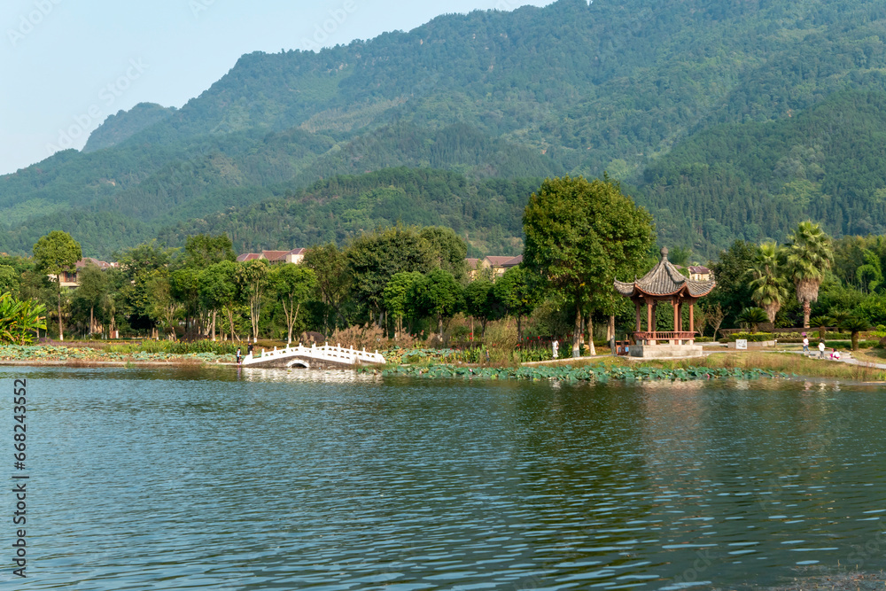 Obraz premium The attic on the lake，Beautiful Longshui Lake Wetland Park, Chongqing, China