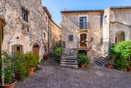 Fototapeta Naklejka Na Ścianę i Meble -  Scenic sight in the beautiful village of Castelvecchio Calvisio. Province of L'Aquila, Abruzzo, Italy.
