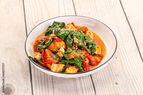 Chicken with tomato and spinach