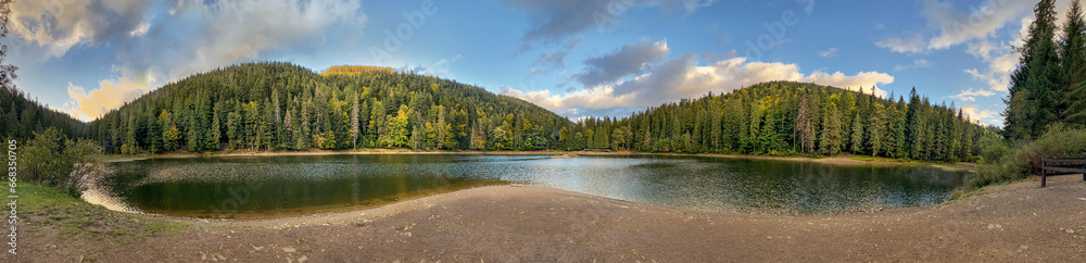 Picturesque lake in the autumn forest. Mountain Lake Synevyr in Carpathian, Ukraine. Panorama. - obrazy, fototapety, plakaty 