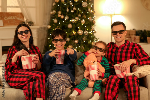 Happy family in 3D glasses ...