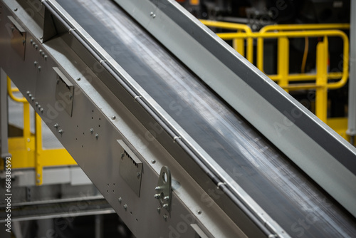 Obraz na płótnie rubber conveyor belt - factory, clean production line w salonie