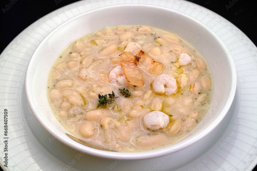 Italian food recipes. Cannellini beans and shrimps soup Italian food recipes. Cannellini beans and shrimps soup