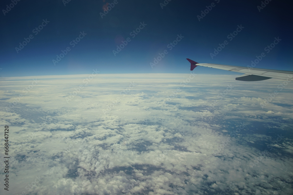 Fototapeta premium 上空を飛行中の旅客機から撮影した雲海 （2022年5月）