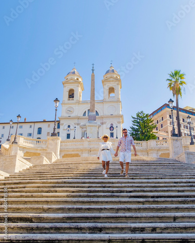 Canvastavla The Spanish Steps in Rome, Italy. couple on city trip in Rome